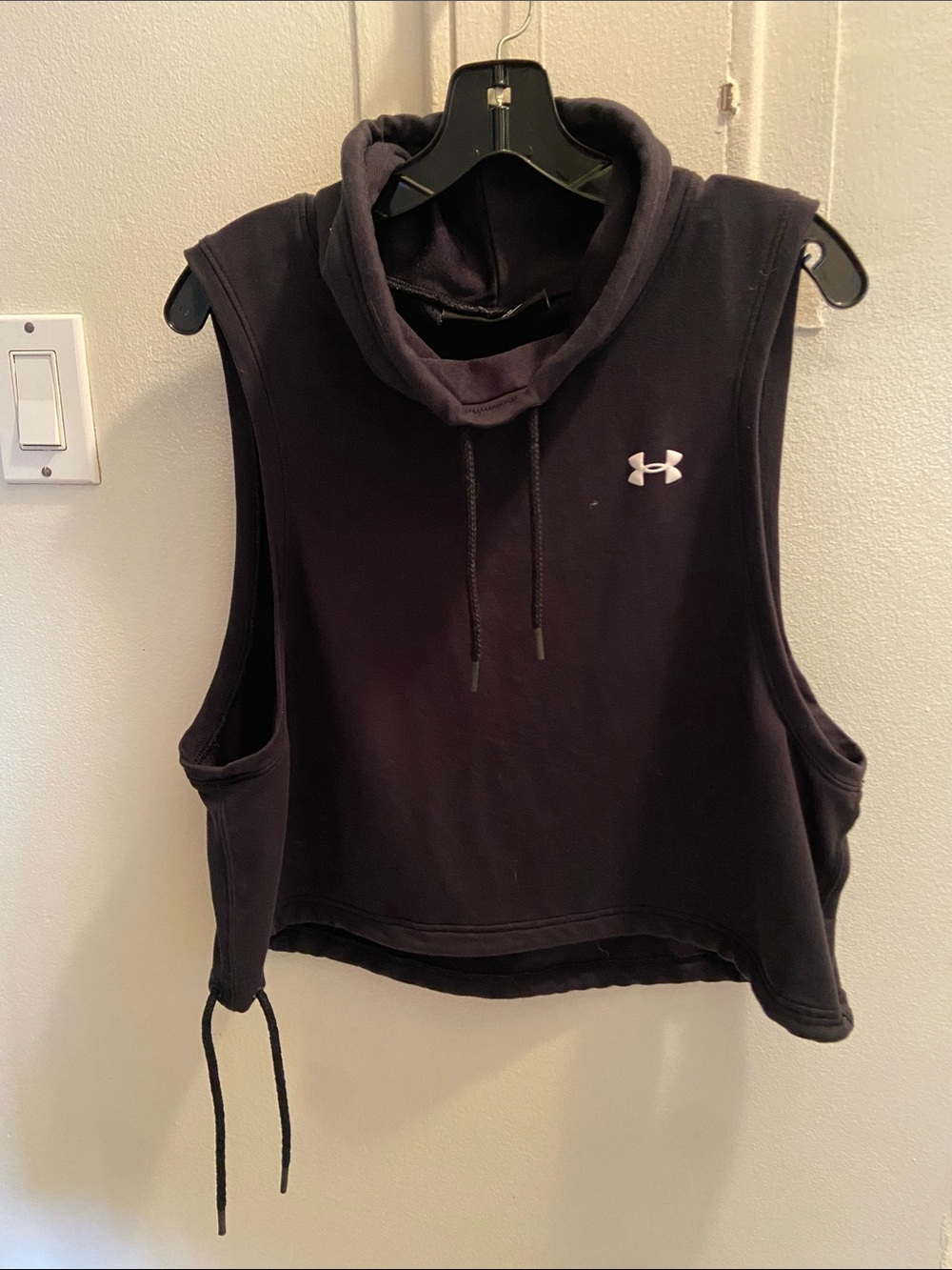 Under Armour Black Cropped Sleeveless Funnel Neck Muscle Tee